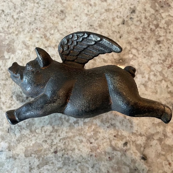 Cast Iron Flying Pig Wall Decor - Picture 1 of 2